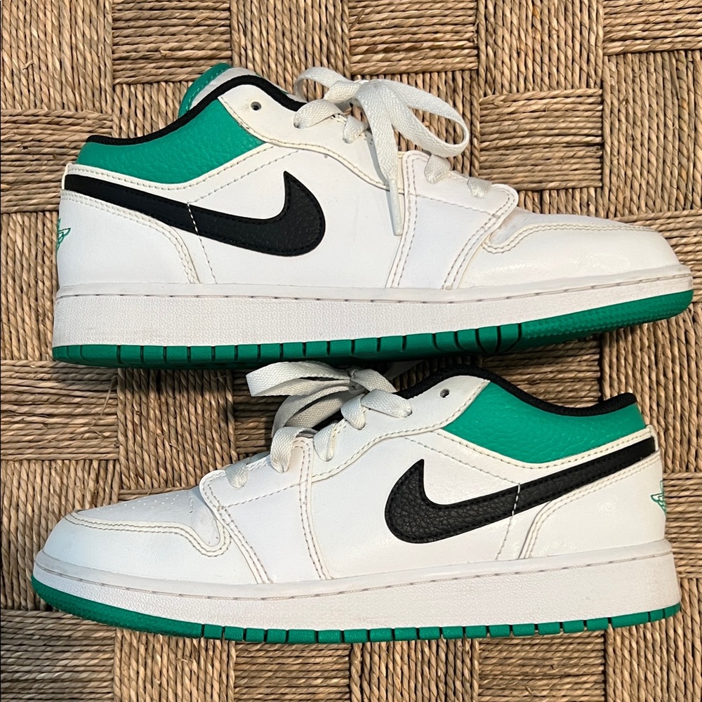 Air Jordan 1 Low White/Lucky Green, 5.5Y (Women’s 7)